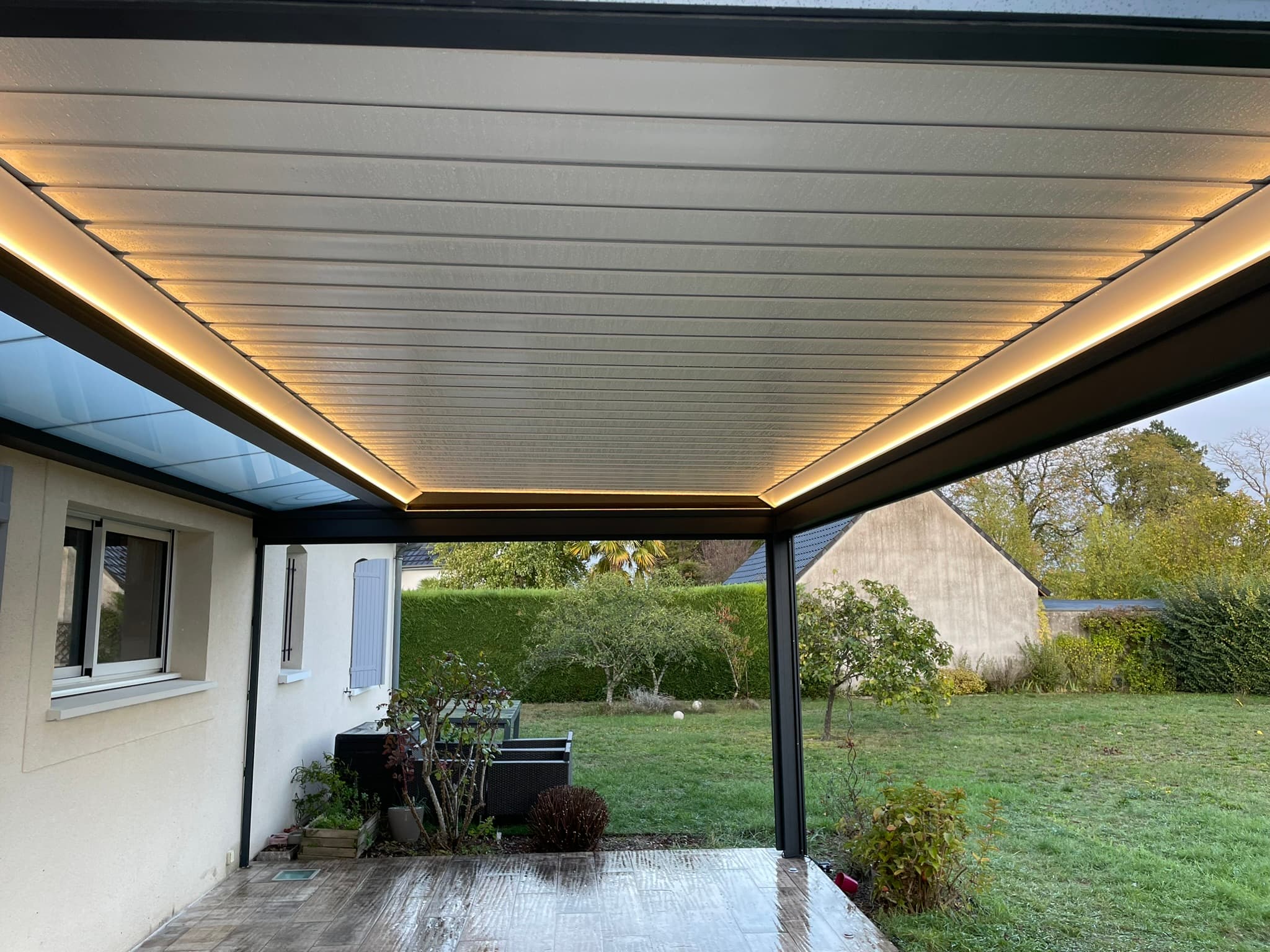 Pergolas neuf sur une terrasse