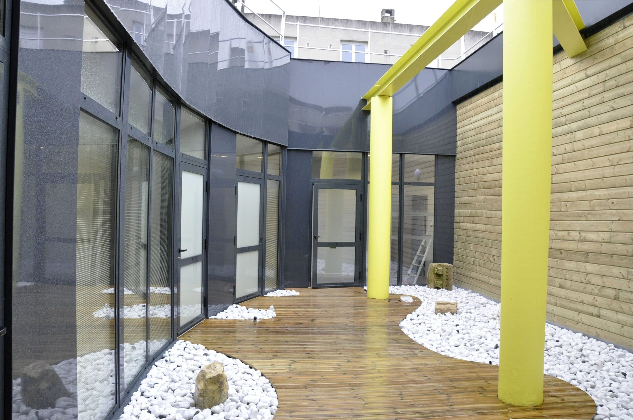 Installation de vitrages pour un patio pour un professionnel